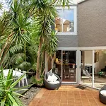Bright 2 Bedroom Townhouse In Central Parnell