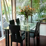 Bright 2 Bedroom Townhouse In Central Parnell